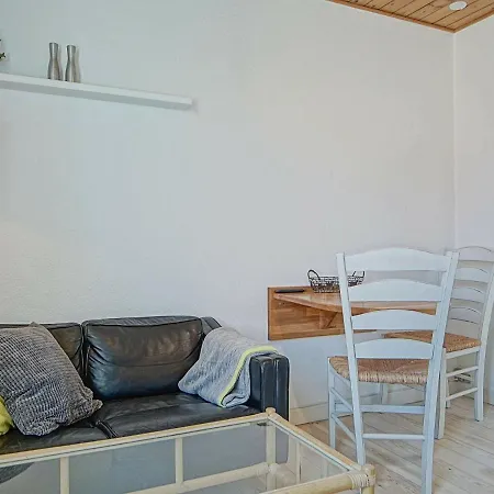 2 Person In Apartamento